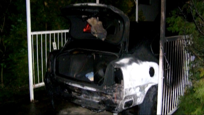 zhorené auto, Volkswagen Passat, podpálenie
